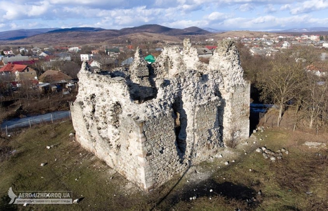 Фото дня: руїни Середнянського замку з висоти