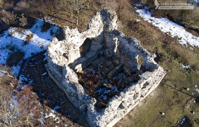 Фото дня: руїни Середнянського замку з висоти