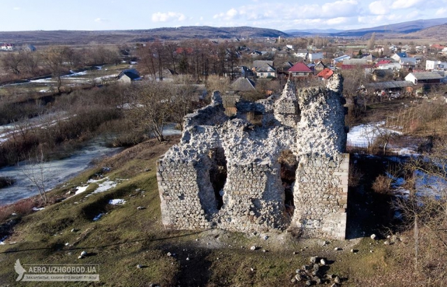 Фото дня: руїни Середнянського замку з висоти