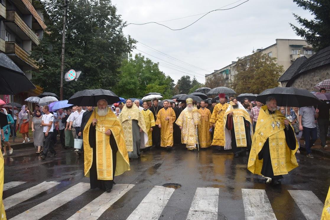 На Закарпатті православні пройшли хресною ходою з молитвою про рідний край / orthodoxkhust.org.ua