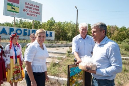 Гуманітарний вантаж із Виноградівщини на Луганщину особисто доставив нардеп Бушко (ФОТО) Гуманітарний вантаж із Виноградівщини на Луганщину особисто доставив нардеп Бушко (ФОТО)