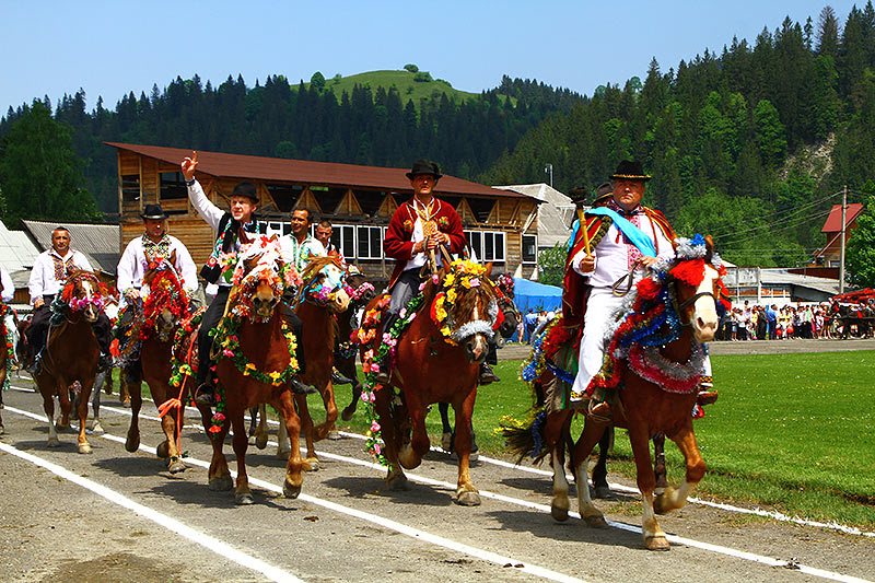 Путила проводжає вівчарів на полонину (фото: ua-travels.livejournal)